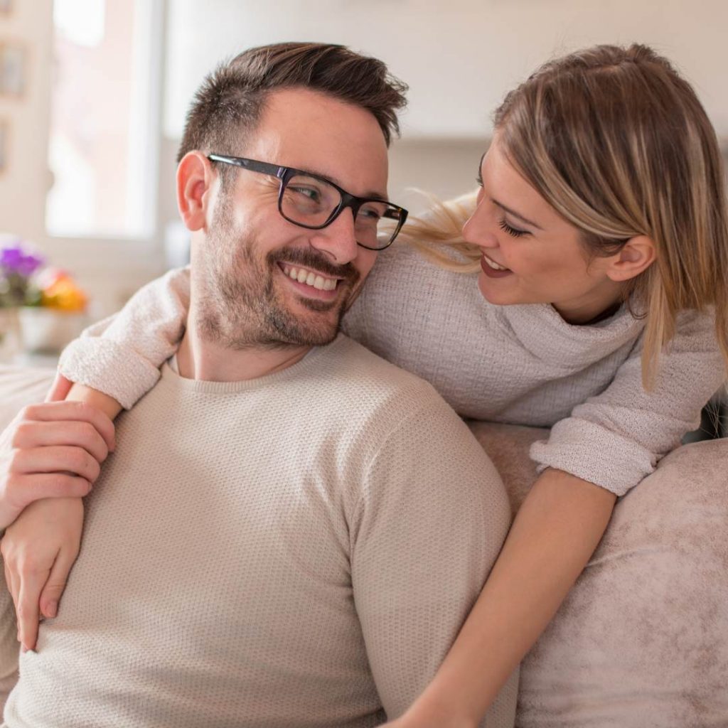 Comparativa antes y después de Audrey MJ mostrando transformación física real