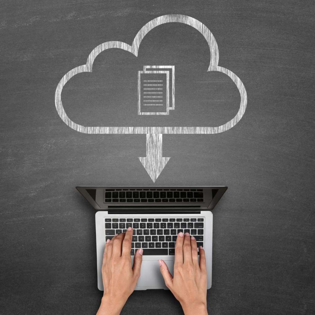 Descarga de una guía en PDF sobre ayuno intermitente desde un ordenador portátil