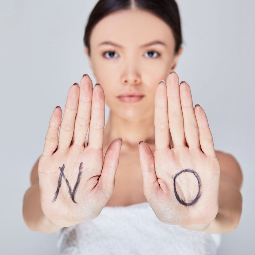 Imagen gesto de manos diciendo NO (errores comunes)
